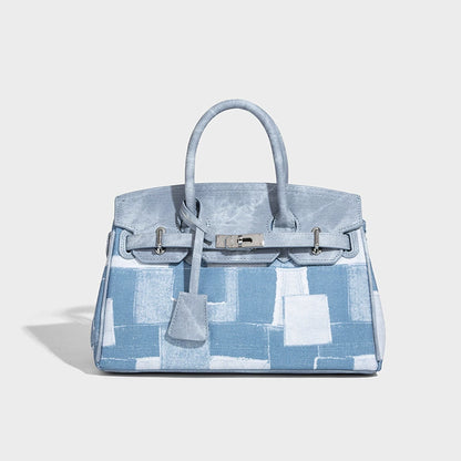 Beaira A niche retro yet cool and stylish platinum bag for women featuring a new denim style with a high-end feel It is a combination of a handheld single shoulder and crossbody design
