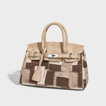 Beaira A niche retro yet cool and stylish platinum bag for women featuring a new denim style with a high-end feel It is a combination of a handheld single shoulder and crossbody design