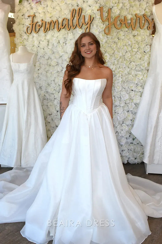 Beaira Elegant Strapless Ball Gown Wedding Dress with Corset Bodice and Organza Skirt for Timeless Bridal Grandeur