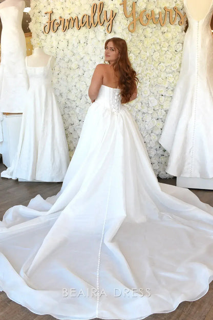 Beaira Elegant Strapless Ball Gown Wedding Dress with Corset Bodice and Organza Skirt for Timeless Bridal Grandeur