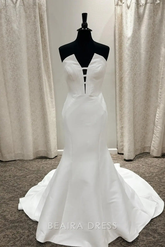 Beaira Elegant Strapless Mermaid Wedding Dress with Cut - Out Detail at Plunging V - Neckline for Modern Bridal Sophistication