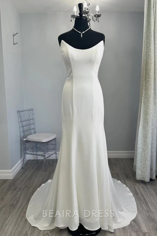 Beaira Elegant Strapless Sweetheart Neckline Mermaid Wedding Dress with Delicate Pearl Trim and Flowing Train for Timeless Bridal Elegance