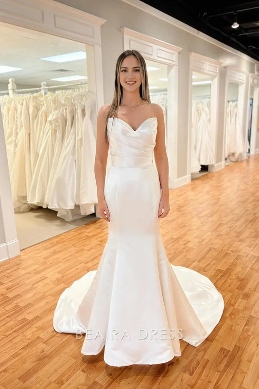 Beaira Elegant Strapless Sweetheart Neckline Mermaid Wedding Dress with Draped Satin Bodice and Train for Romantic Bridal Grace