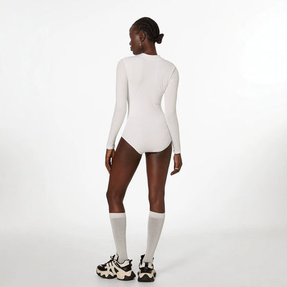 Beaira White long sleeved swimsuit new one-piece swimsuit women's solid color hot spring diving suit