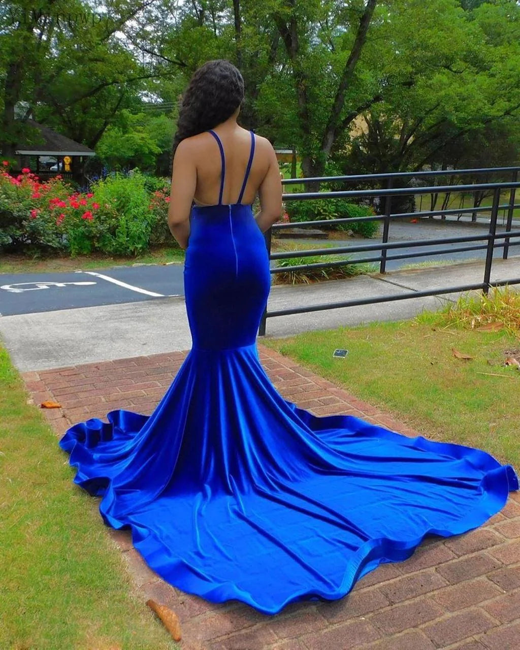Mermaid Spaghetti Straps V Neck Royal Blue Velvet Backless Appliques Sweep Train Prom Dresses
