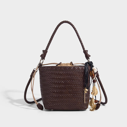 Beaira Vintage drawstring woven handbag with high-end feel water bucket bag pure handmade woven bag new commuter crossbody bag