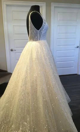 V-Neck Ivory Backless A-Line Sleeveless Elegant Plus Size Prom Dresses
