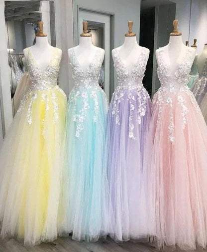 V Neck Lavender Prom Dresses With 3D Floral Appliques Princess Evening DressesV Neck Lavender Prom Dresses With 3D Floral Appliques Princess Evening Dresses