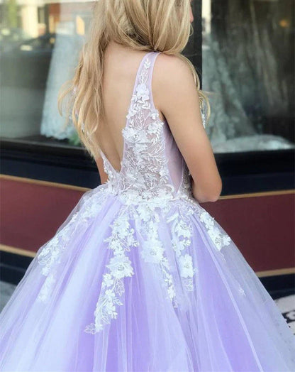 V Neck Lavender Prom Dresses With 3D Floral Appliques Princess Evening DressesV Neck Lavender Prom Dresses With 3D Floral Appliques Princess Evening Dresses