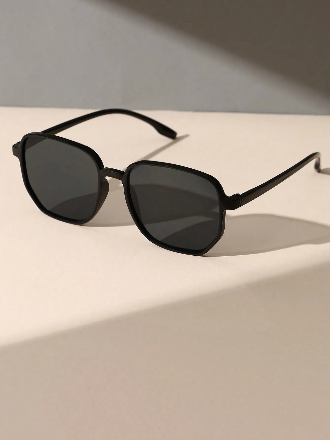 Beaira Unisex Geometric Modern Simple Style Classic Sunglasses For Outdoor Travel Holiday Driving Camping Daily Life Decoration