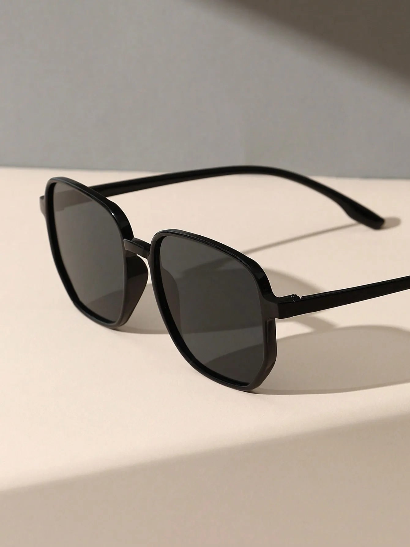 Beaira Unisex Geometric Modern Simple Style Classic Sunglasses For Outdoor Travel Holiday Driving Camping Daily Life Decoration
