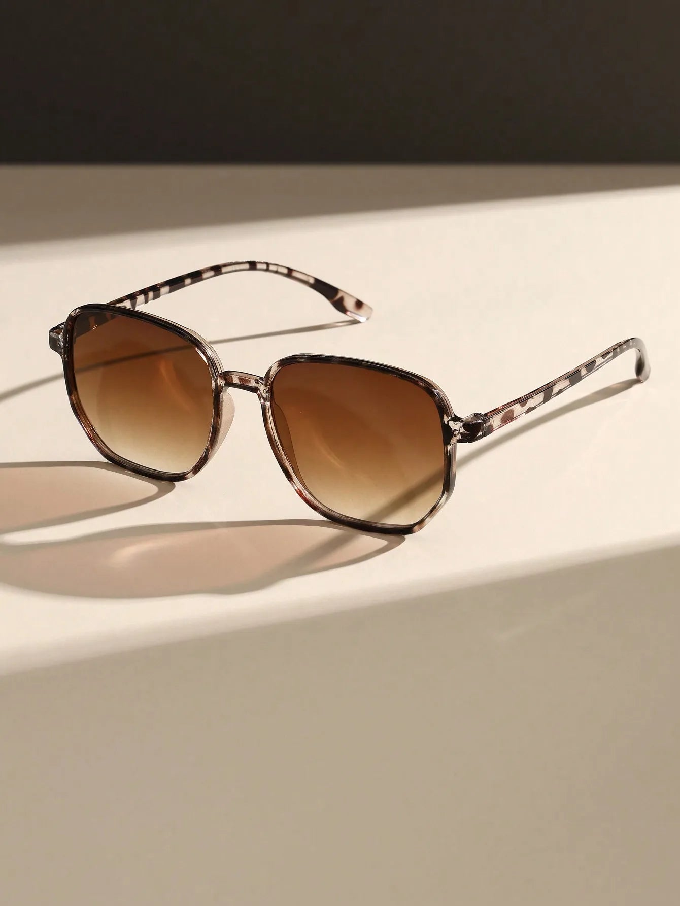 Beaira Unisex Geometric Modern Simple Style Classic Sunglasses For Outdoor Travel Holiday Driving Camping Daily Life Decoration