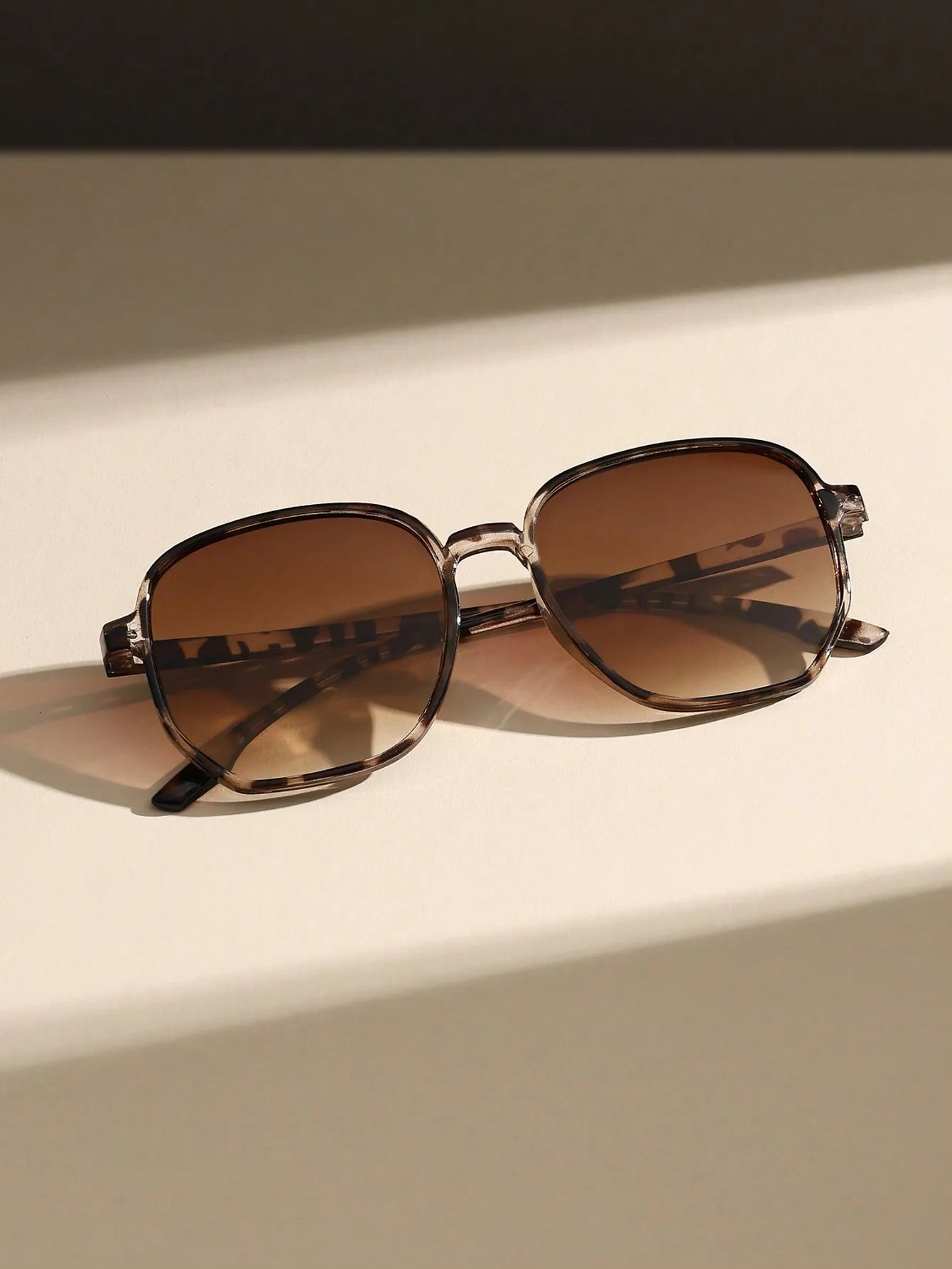 Beaira Unisex Geometric Modern Simple Style Classic Sunglasses For Outdoor Travel Holiday Driving Camping Daily Life Decoration