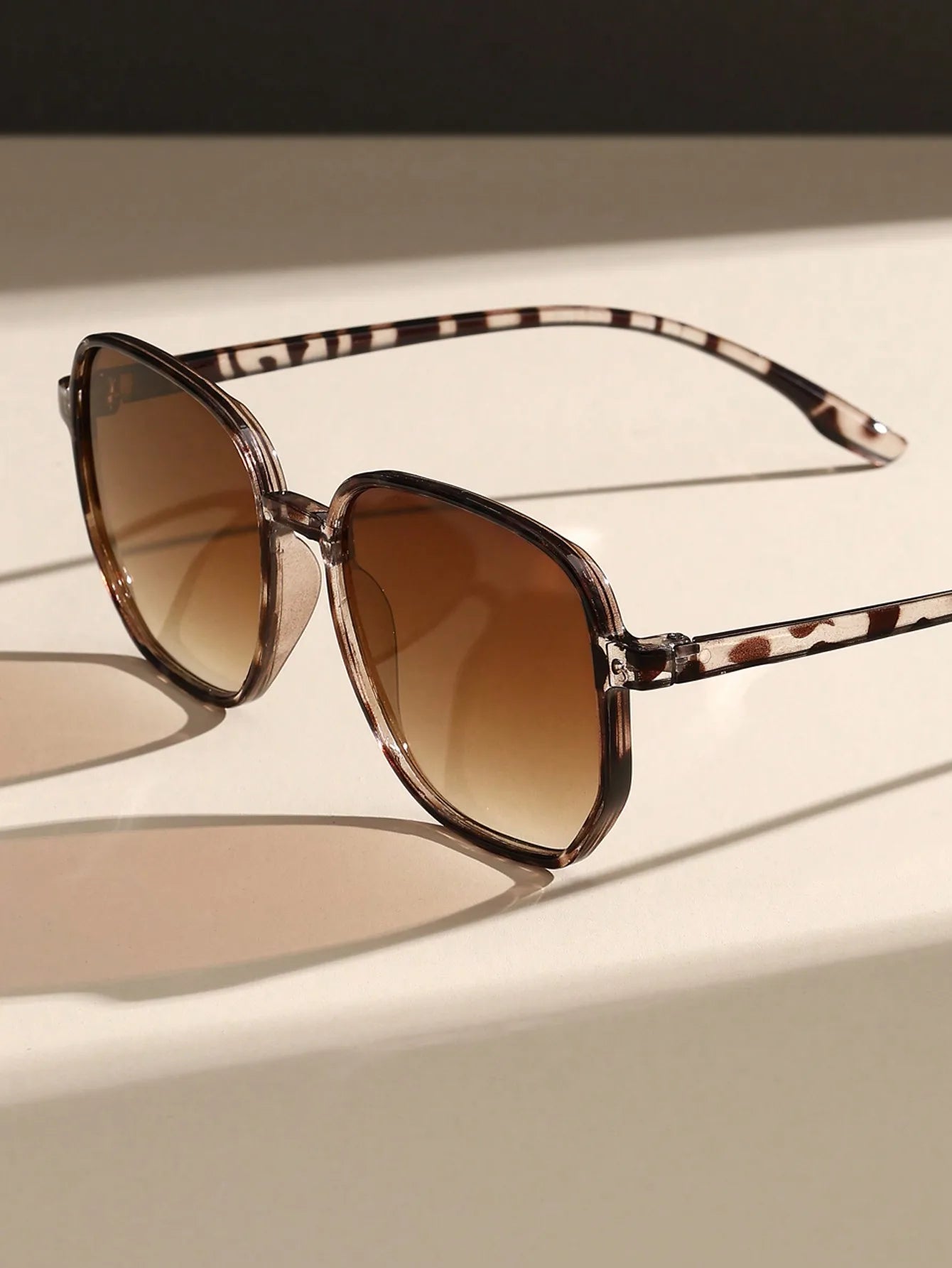 Beaira Unisex Geometric Modern Simple Style Classic Sunglasses For Outdoor Travel Holiday Driving Camping Daily Life Decoration